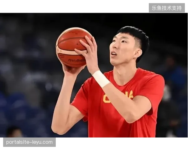 北京队依靠周琦在内线的绝对统治力，在与广东队的决胜局中成功限制对手晋级四强